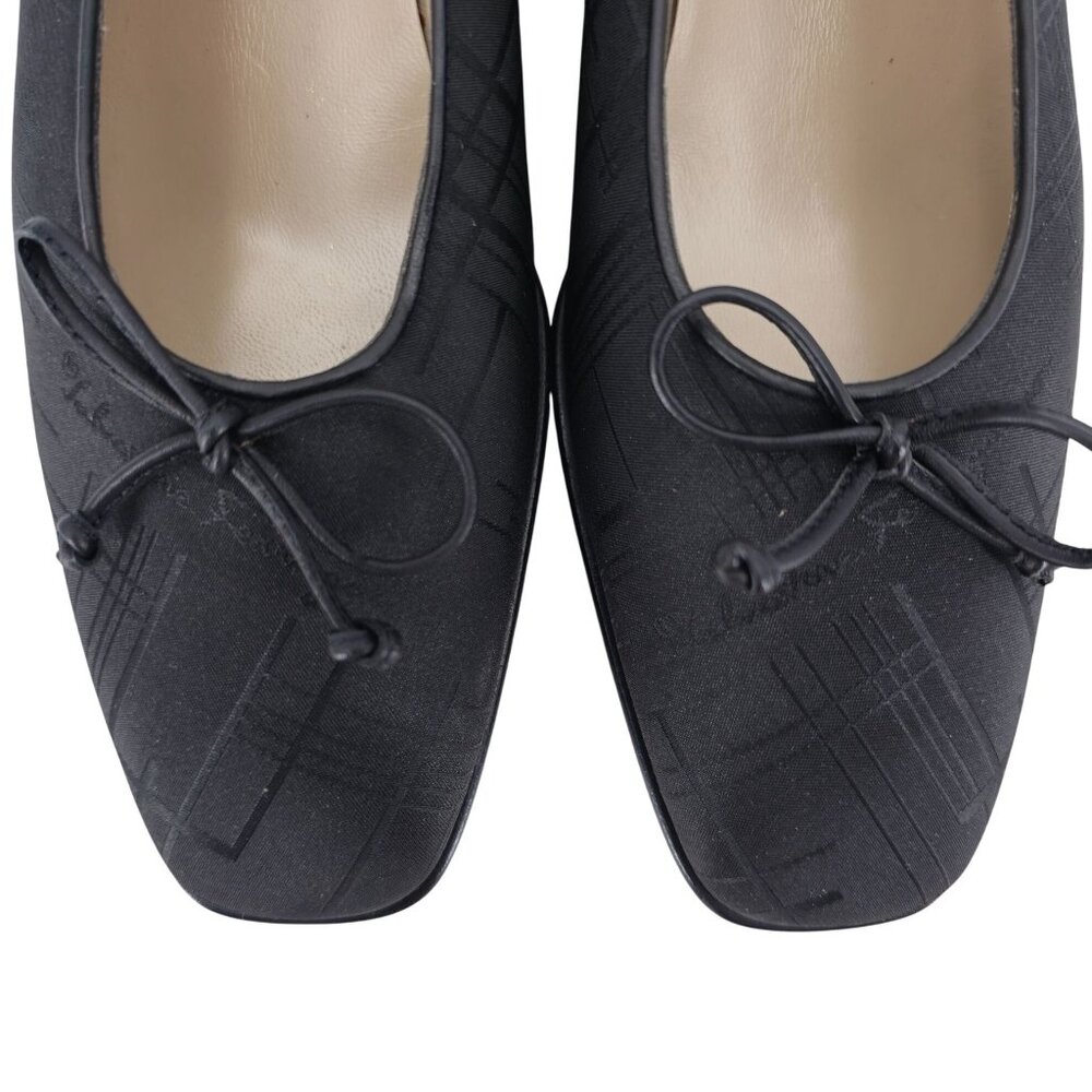 NEW Salvatore Ferragamo Italy Women's 9 Black Fabric Shoes Dress Heels Bow Pumps - Picture 2 of 10